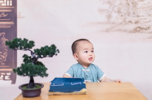 烟台八个月宝宝可以吃盐吗